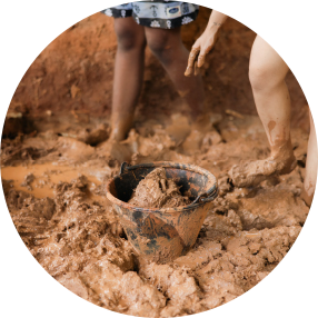 เปื้อนเพื่อเข้าใจการสร้างบ้านจากรากเหง้าภูมิปัญญาของบรรพบุรุษ 