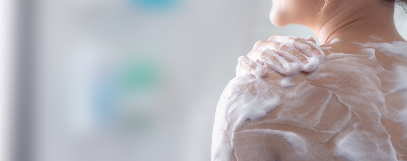 ผู้หญิงอาบน้ำเสริมความมั่นใจ