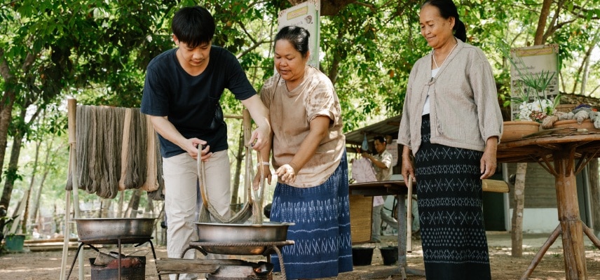 ย้อมผ้าด้วยมูลควาย ย้อมผ้าด้วยมูลควาย