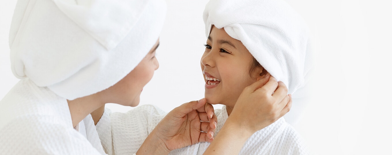 แม่ลูกดูแลความสะอาดของร่างกาย แม่ลูกดูแลความสะอาดของร่างกาย
